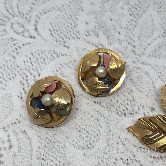 Bundle lot 2 vintage name brand clip on statement earrings gold tone costume - Picture 2 of 5